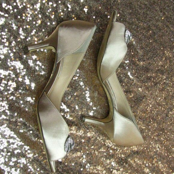 NIB Nina satin champagne kitten heels 9.5 - Picture 5 of 10